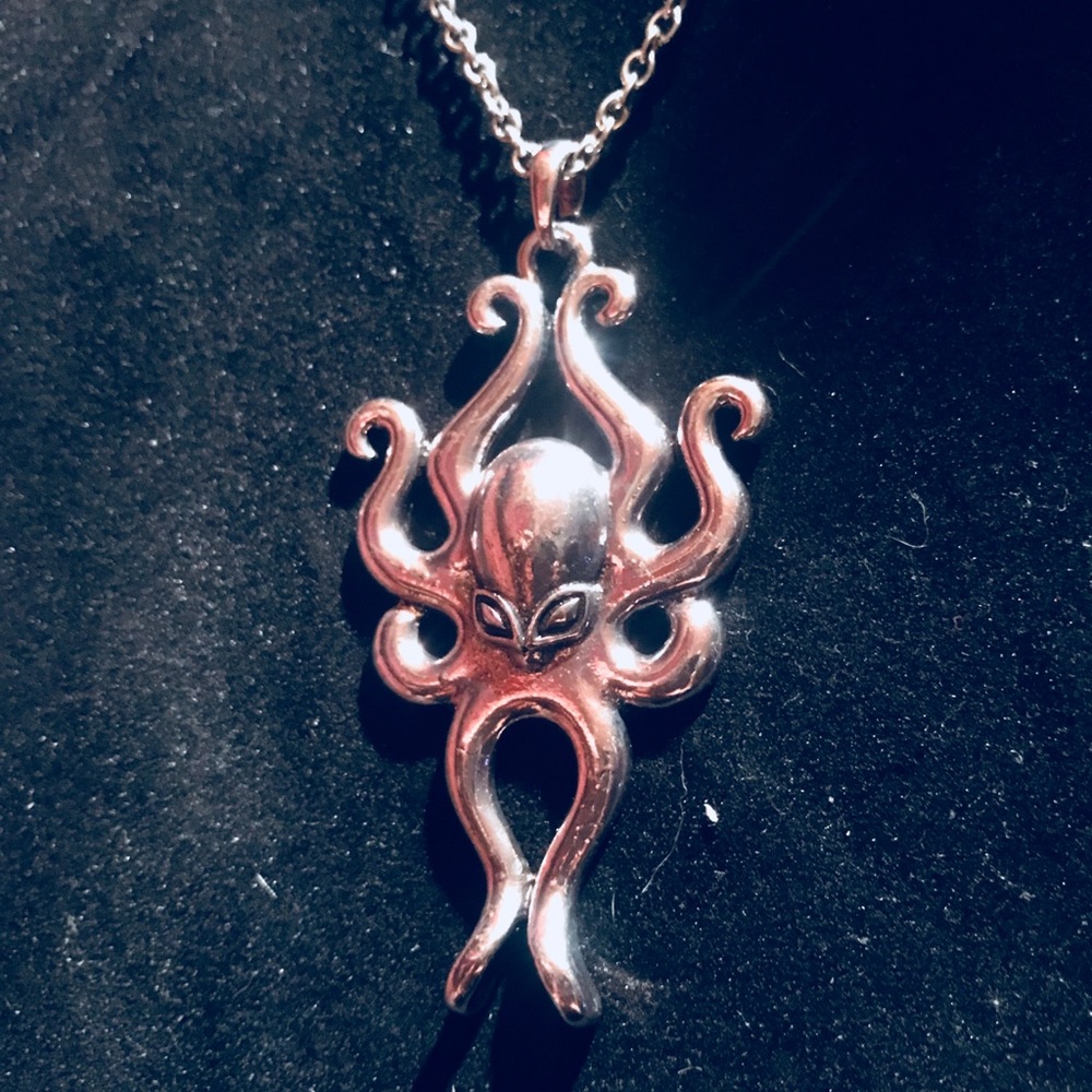 Octopus on a chain necklace 🐠🦐🐠🐙